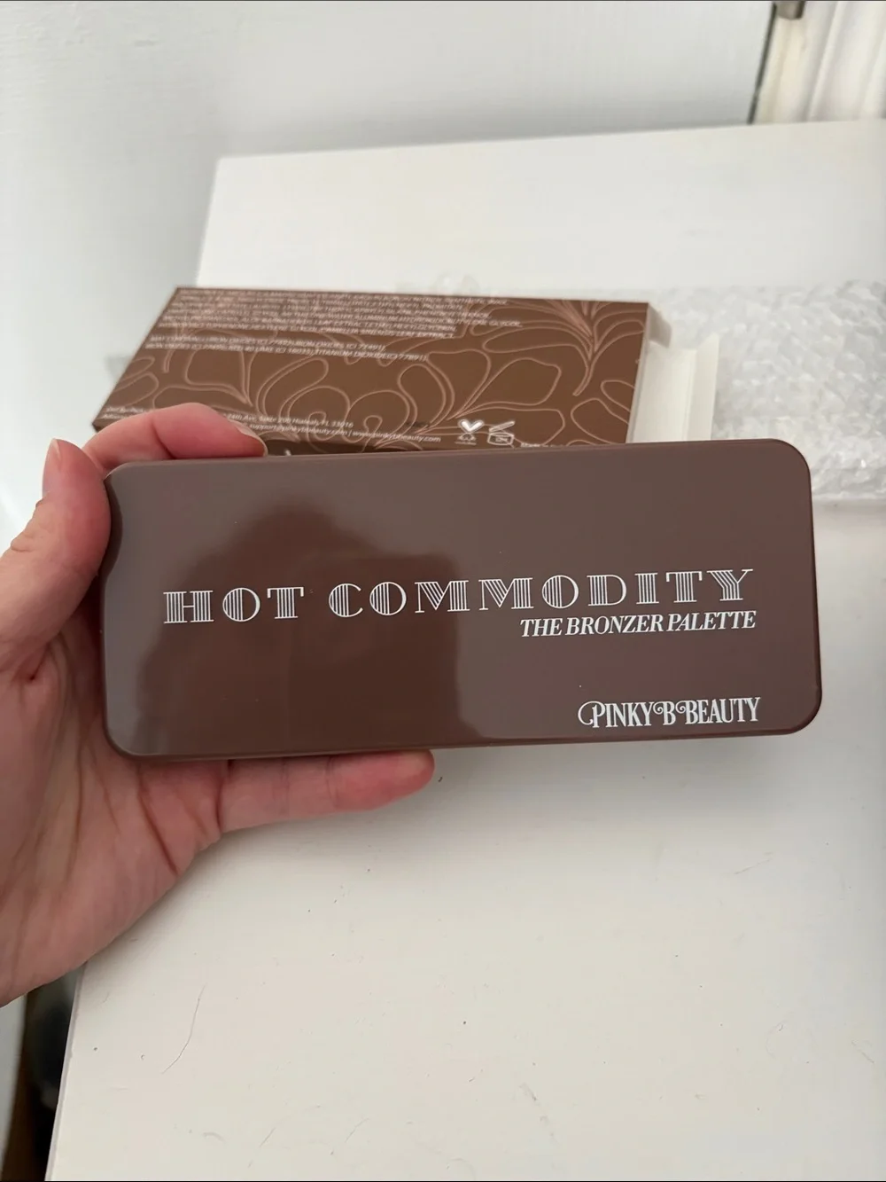 Pinky B Beauty Bronzer & Contour Palette - Hot commodity